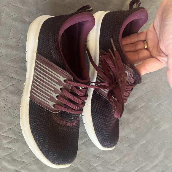 The Children’s Place Maroon Sneakers sz 2Y - Picture 2 of 5